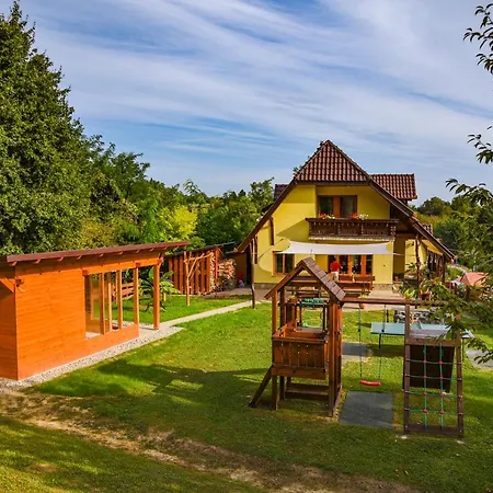 Mokus Vendeghaz Guest house 4*